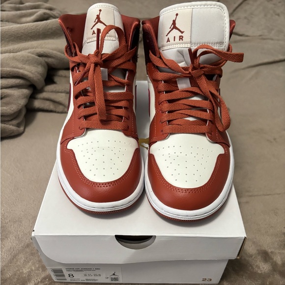 Brand NEW Nike Jordan 1’s - Picture 3 of 3